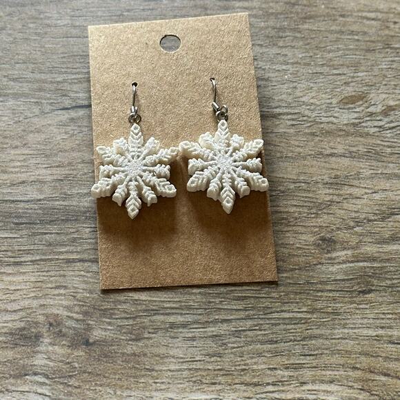 BOGO FREE SNOWFLAKES DANGLE EARRINGS - Picture 1 of 3
